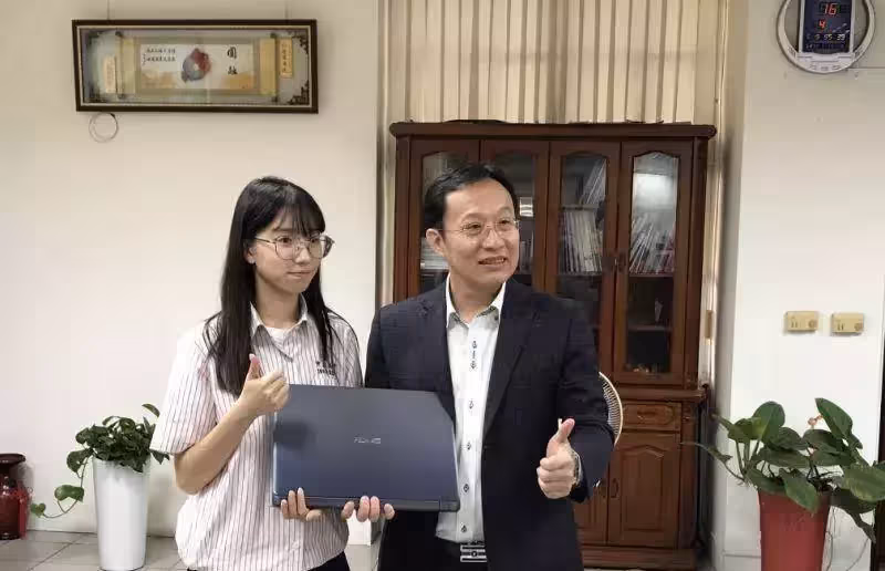窮到母女共吃一碗滷肉飯!單親女學生「領低收12年」不想辜負恩情,她拚上臺大機械放榜後落淚:我終於可以照顧媽媽了!