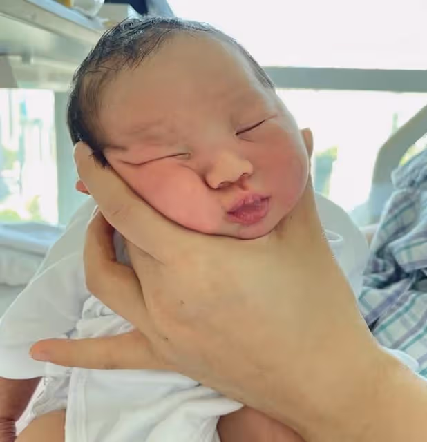 39歲女星梁靖琪順產二胎兒子！小8歲二婚老公報喜，寶寶僅5.4斤