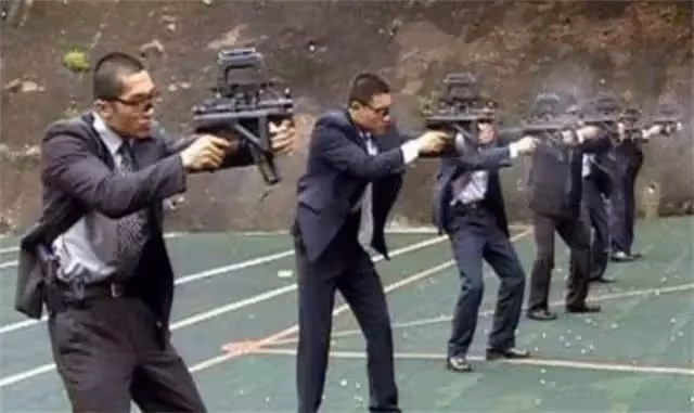 李澤楷送保鏢價值1000萬股票，保鏢小心保存11年，結果成一堆廢紙！