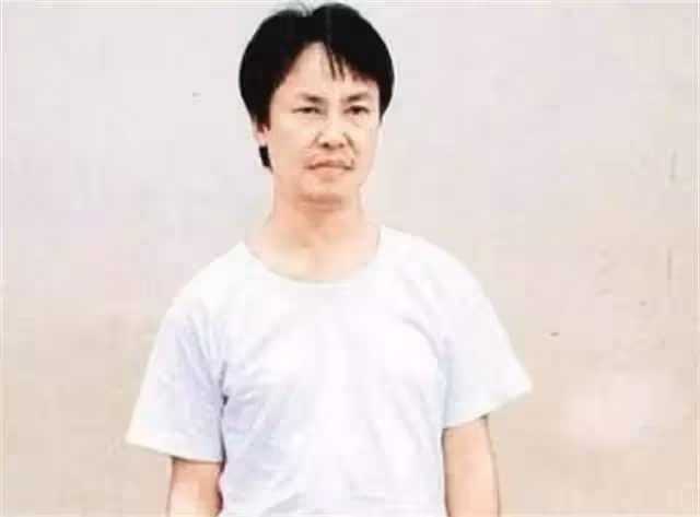 李澤楷送保鏢價值1000萬股票，保鏢小心保存11年，結果成一堆廢紙！