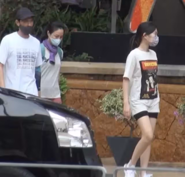 張家輝和關詠荷女兒近照罕曝光,小時候是爸爸翻版,長大卻和媽媽復製粘貼,網友:這氣質顏值絕了