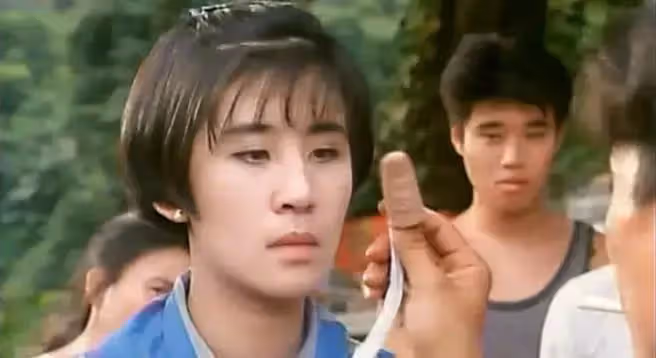 30年前的無厘頭喜劇,女神利智顛覆出演人「獸」戀,上映7天就下架!