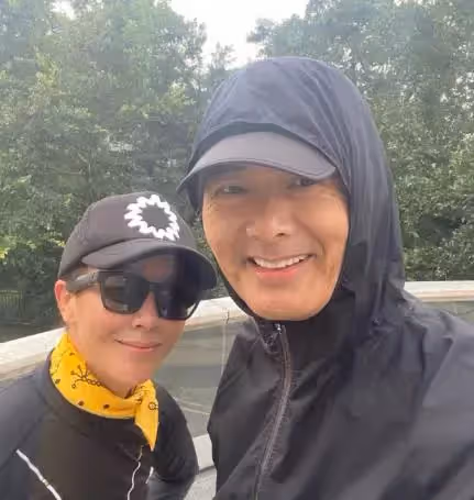 女人別害怕歲月!56歲劉嘉玲近照曝光,「頂著素顏晨跑」被嘲笑,她樂喊「要自然老去」,網友:已經保養的很好了