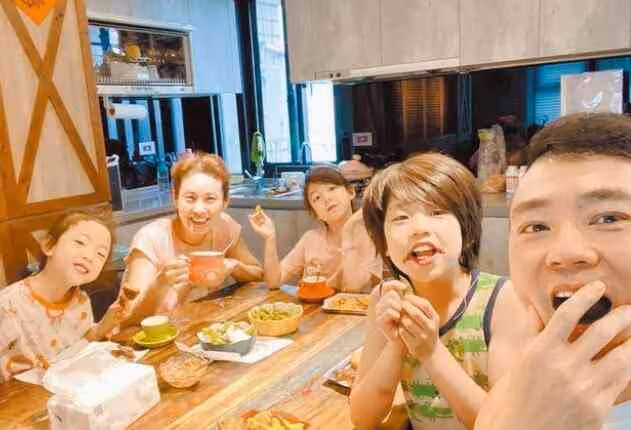 劉畊宏為什麼定居上海 老婆是誰家庭資料簡介
