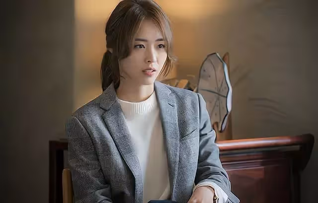 「生賠錢貨遺傳?」孫女滿月宴婆婆當眾羞辱親家母,兒媳反擊解氣