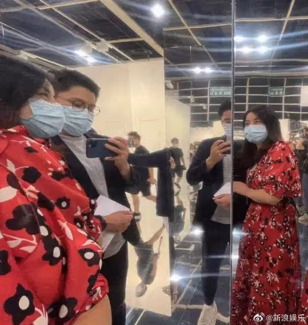 真正的豪門!跳水皇后嫁百億富三代「婚後9年成賢妻良母」,被目擊「逛超市比價買地攤貨」以身作則教孩子