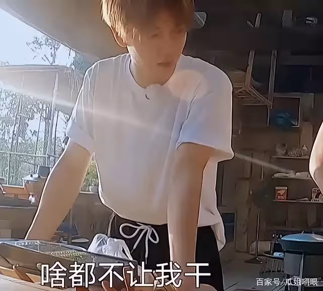 任嘉倫剛出道後被封殺1年,一道菜撐2頓1天就過了!女友陪伴不棄