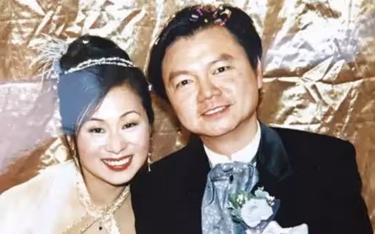 62歲「金牌綠葉」艾威近況讓人心疼!曾傾家蕩產賣樓救老婆,患難不離18年卻被背叛,生活艱難仍救助21個孩子