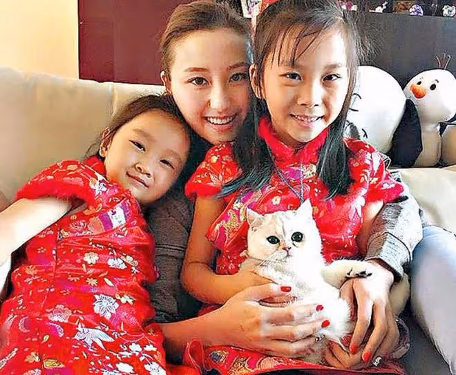郭政鴻罕曬父女合影，女兒顏值高被贊像關曉彤，其乾媽是賭王千金