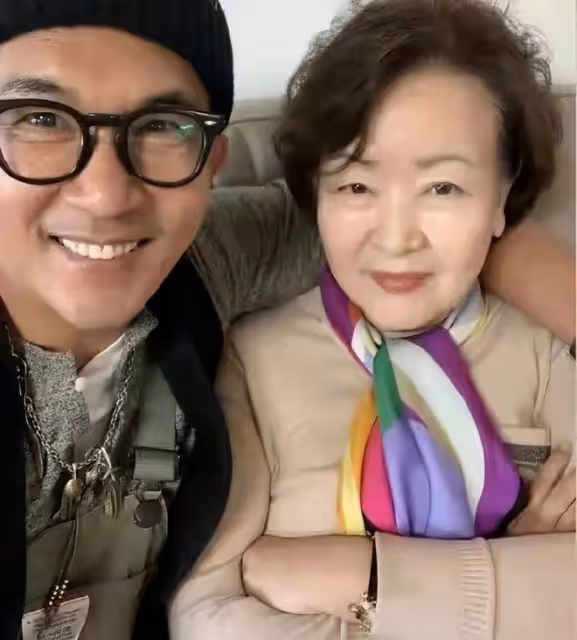 具俊曄DJ首秀小S捧場蹦得歡，現場人多網友：不怕呈陽傳給孩子？