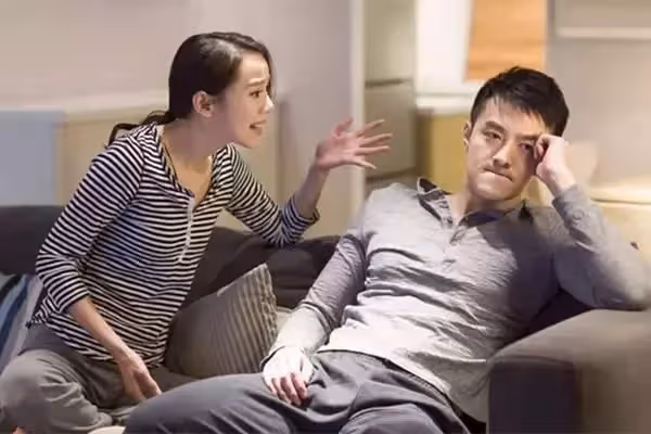 丈母娘在女婿家住了二十天,臨走外孫說:爸爸說你不要臉