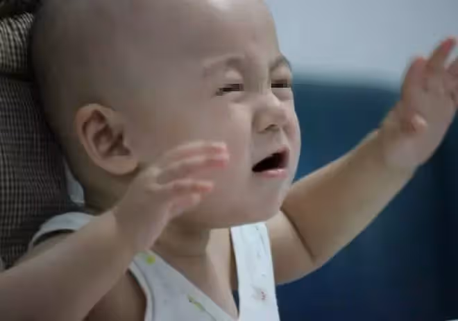 丈母娘在女婿家住了二十天,臨走外孫說:爸爸說你不要臉
