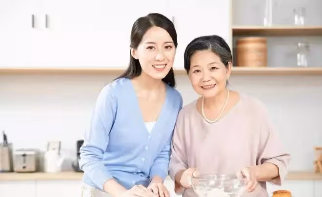 父親堅持要娶保姆,兒子反對,父親坦白,保姆才是兒子親媽