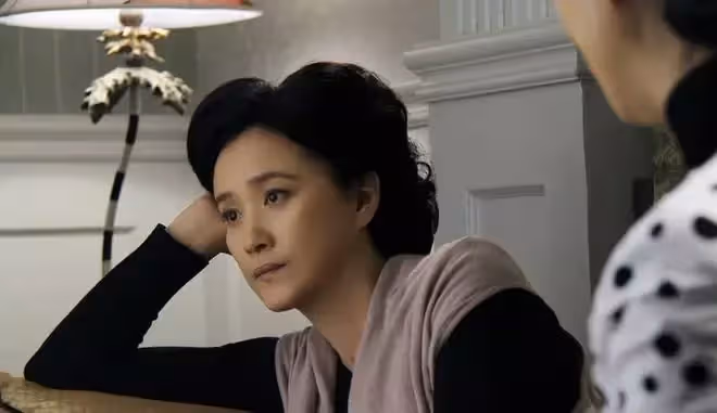父親堅持要娶保姆,兒子反對,父親坦白,保姆才是兒子親媽