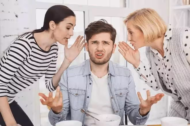 父親堅持要娶保姆,兒子反對,父親坦白,保姆才是兒子親媽