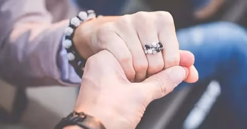 女孩跟男友回家見父母，晚上睡一起！准婆婆：兒子，這人不能娶