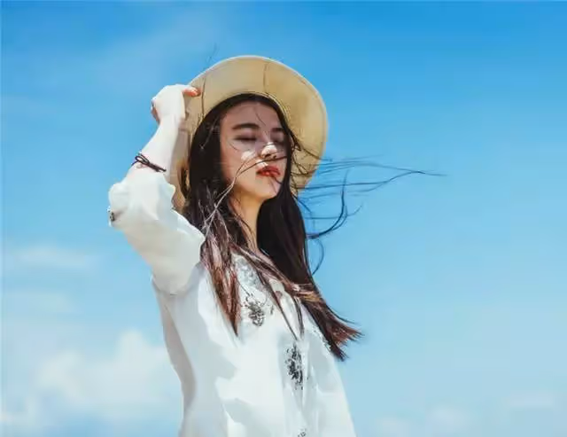 女人「窮不窮」,不用看打扮,看三點就全明白了