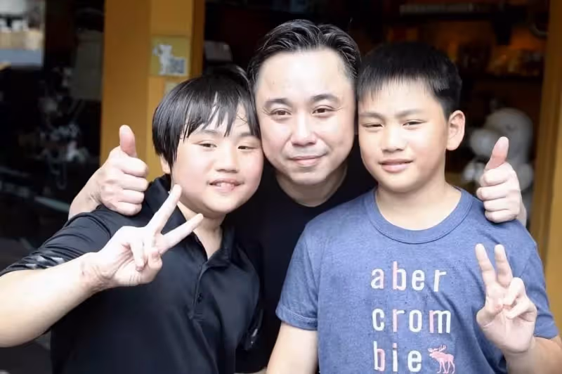 小小彬升高中了,淡出5年不想接戲「只想當個平凡人」,爸曬近照「整個人暴風抽高」:不要埋沒天份