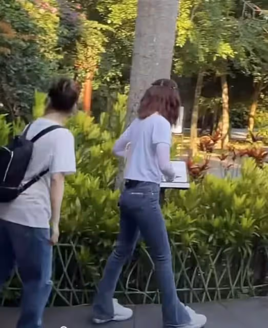 阿嬌與阿sa同框錄節目!無美顏鏡頭下身材曝光「一胖毀所有」,網友:明星與路人的區別