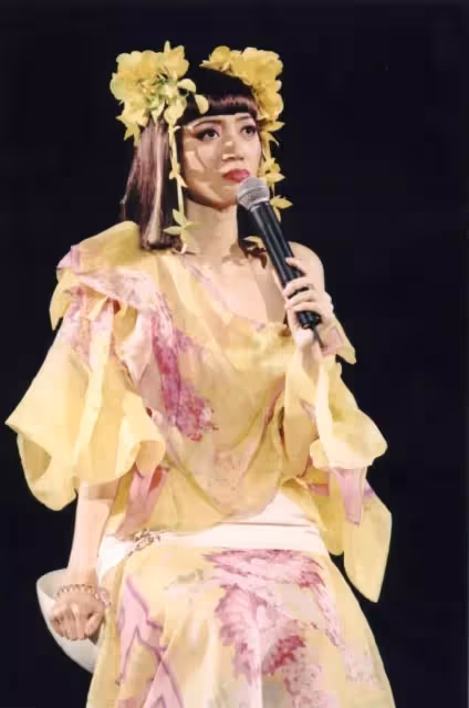 梅豔芳罕見照片!從4歲到40歲,34張照片看盡「女人花」短暫的一生
