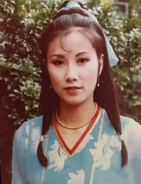 汪明荃74歲了還這麼潮，皺紋明顯發量足，沒整容接受自然衰老：心態最重要