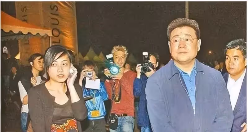 五官土氣，身材肥胖，這5位素人是怎麼打敗女明星成功嫁入豪門的？
