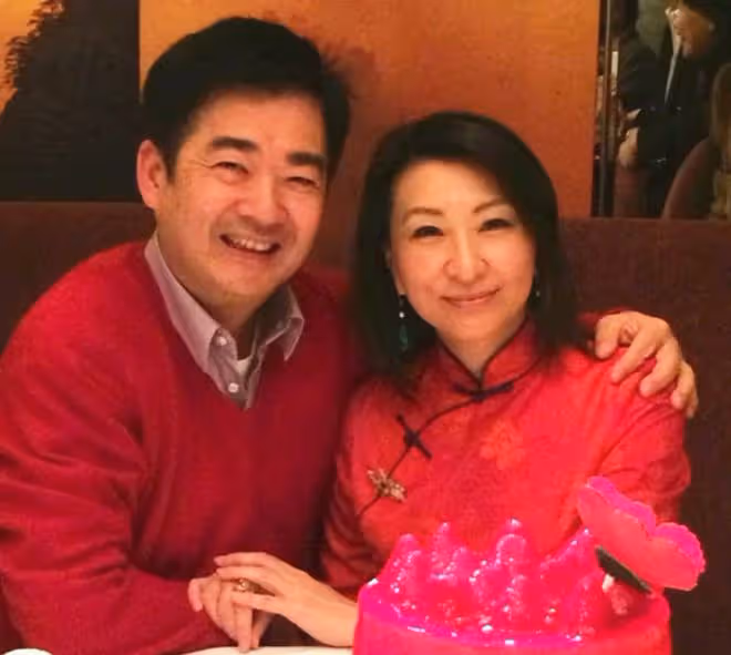61歲蔣麗萍近況,豪門出身曾登春晚,息影后嫁律師育4名學霸子女