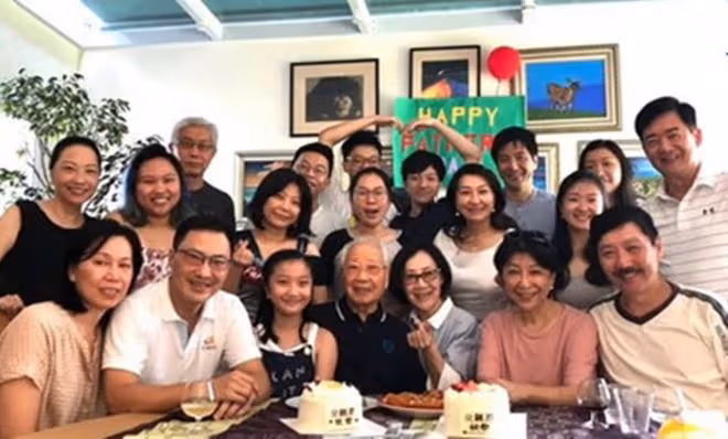 61歲蔣麗萍近況,豪門出身曾登春晚,息影后嫁律師育4名學霸子女