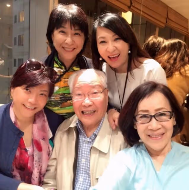 61歲蔣麗萍近況,豪門出身曾登春晚,息影后嫁律師育4名學霸子女