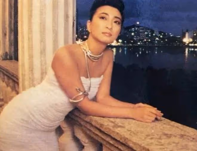 61歲蔣麗萍近況,豪門出身曾登春晚,息影后嫁律師育4名學霸子女