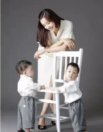 朴恩惠:因《大長今》走紅,與丈夫結束10年婚姻,獨自撫養雙胞胎