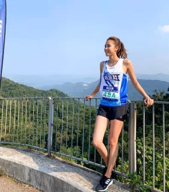 好久不見!TVB上位小花終回港投入工作,早前因疫情滯留美國多月