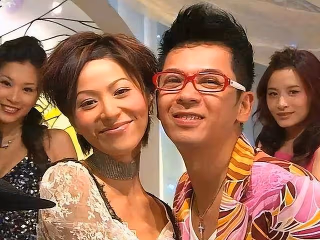 57歲TVB前實力男星曬父女合照,女兒長相甜美,被指撞臉關曉彤