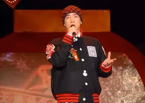 百善孝為先!「寒門孝子」陳小春,幫母續命7年,13歲為謀生輟學,自曝「終生遺憾」,領獎臺上泣不成聲