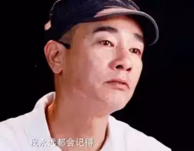 百善孝為先!「寒門孝子」陳小春,幫母續命7年,13歲為謀生輟學,自曝「終生遺憾」,領獎臺上泣不成聲