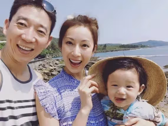 3個孩子的媽!隋棠揪老公度假「大秀少女腿」一轉頭「Tony突然脫上衣」網友流口水:是雷神