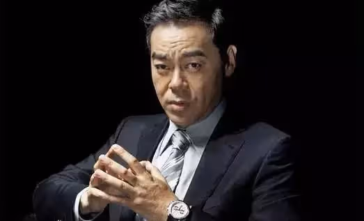 54歲劉青雲近照,從小被父母嫌棄,妻子是工程師,百年後財產會捐贈