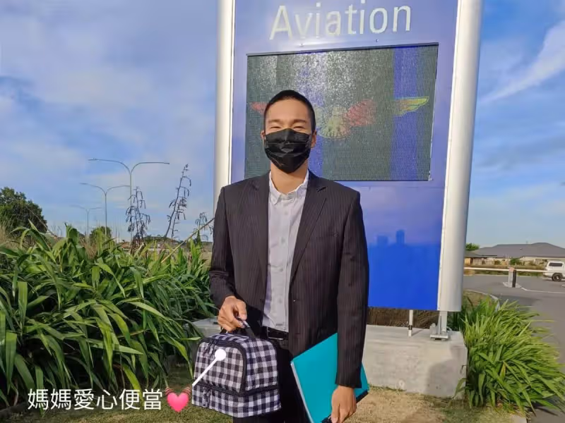 忍痛要兒棄機師夢!岑永康18歲愛子「如願考上飛行學校」卻被求別讀,無奈揭「背後現實考量」做父母太難了