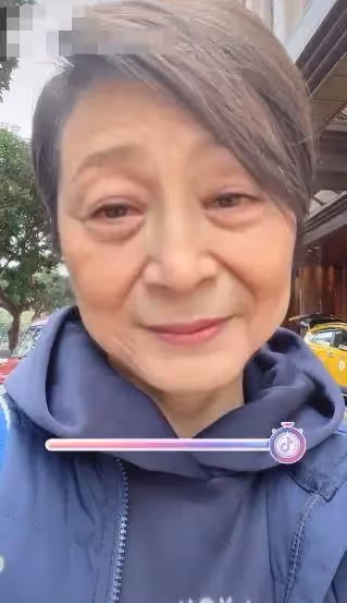 55歲陳法蓉曝近況變80歲老奶奶？至今單身和86歲老父相依為命，網友：老了依舊美