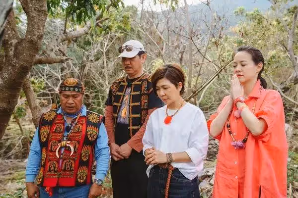 她身懷原住民公主血脈,資深女星揭不敢公開身份真相淚認慚愧,今返鄉尋根牽手老母大合唱,溫馨畫面曝光