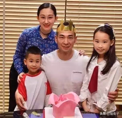 趙文卓豪宅曝光!「院子大到可種樹」人造景觀超氣派 結縭13年妻獻「超狂生日禮」出手闊綽
