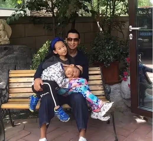 趙文卓豪宅曝光!「院子大到可種樹」人造景觀超氣派 結縭13年妻獻「超狂生日禮」出手闊綽