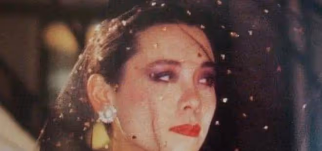 她是世界頂級模特,擁有完美面孔身材,亦舒感慨:幸虧還有林青霞