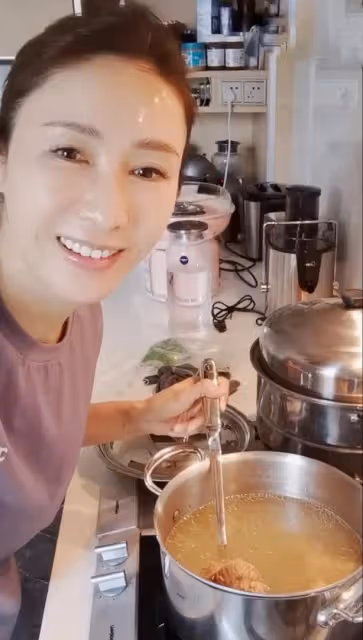 黎姿分享一家五口上海隔離近況　網留言勸：快回香港