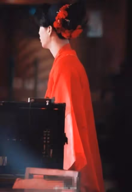 吳謹言節目中扮演趙敏,卻被林允的周芷若所驚豔,網友:古裝真的美