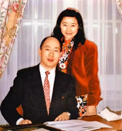 龔如心:身家8000多億,200棟樓6700個車位,卻只賺錢不花錢,瘋癲半生