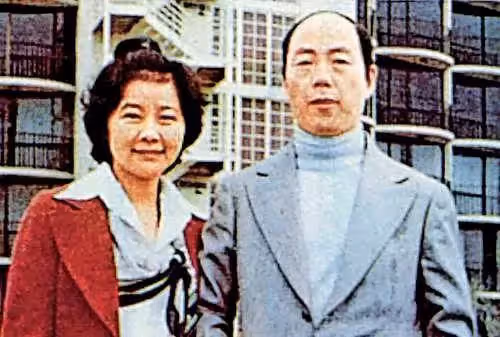 龔如心:身家8000多億,200棟樓6700個車位,卻只賺錢不花錢,瘋癲半生