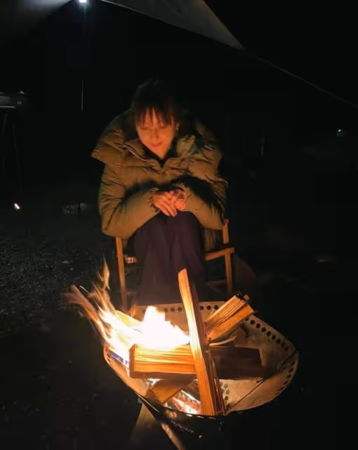 佐佐木希戶外露營不見老公和兒子身影，兩處疑點暴露另有神秘朋友