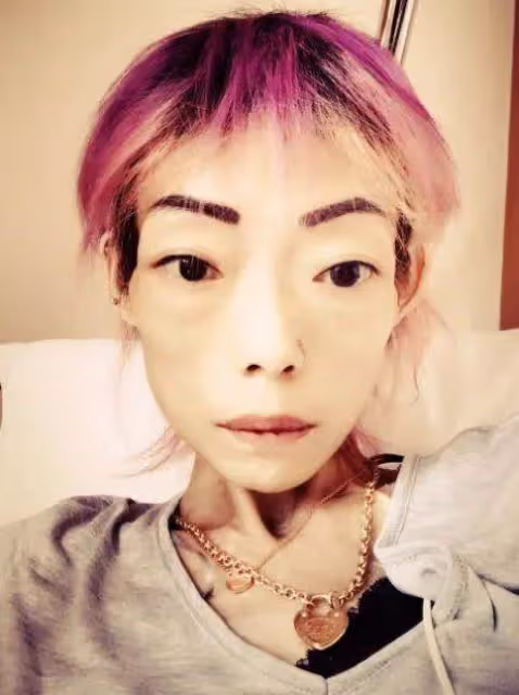 結婚8年瘦到22kg，被掃地出門的伍智恆，嫁入豪門後到底經歷了什麼，網感歎：闊太難當，你要自強