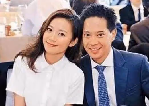 結婚8年瘦到22kg，被掃地出門的伍智恆，嫁入豪門後到底經歷了什麼，網感歎：闊太難當，你要自強